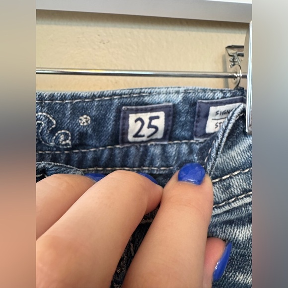 Miss Me Signature Straight 25x31 - Picture 5 of 7